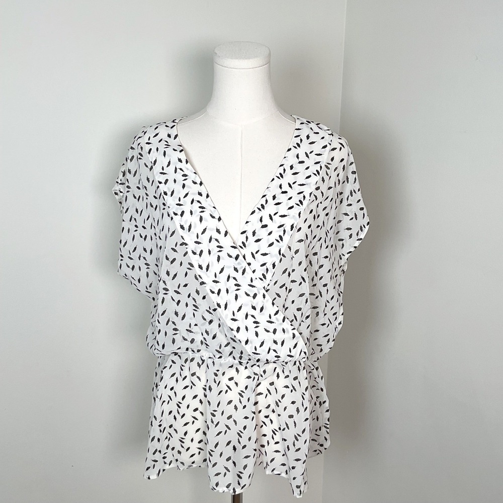 Hayden Los Angeles Womens Feather Print Surplice Blouse White Black Large NWT